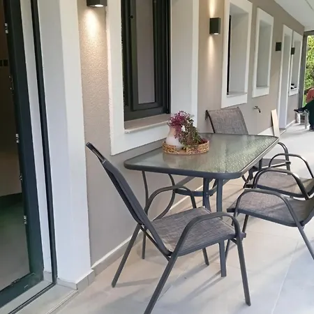 Rosso Apartamento Kókkinon Nerón