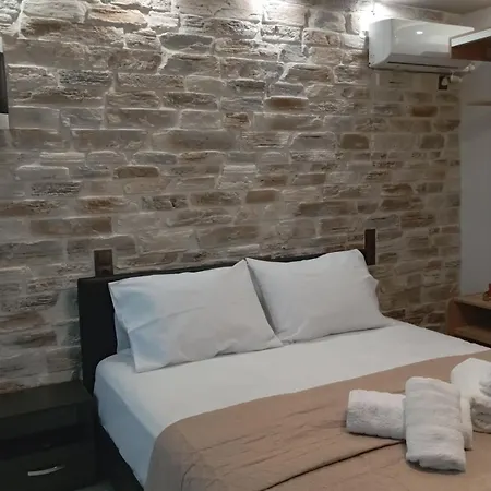 Rosso * Kókkinon Nerón